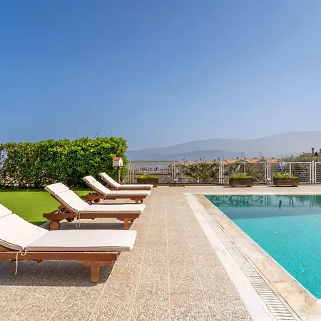 The House Of Gratitude - Poolside Retreat Villa Loutra Oraias Elenis Exterior photo
