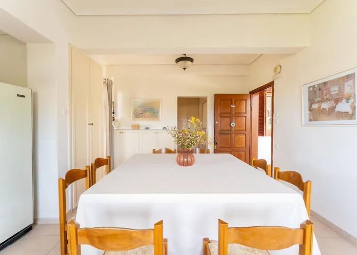 The House Of Gratitude - Poolside Retreat