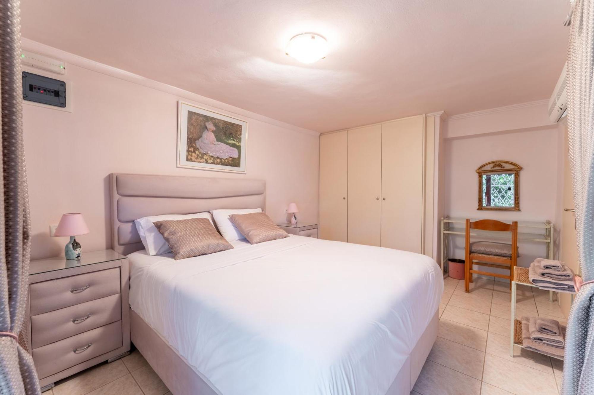 The House Of Gratitude - Poolside Retreat Holiday home