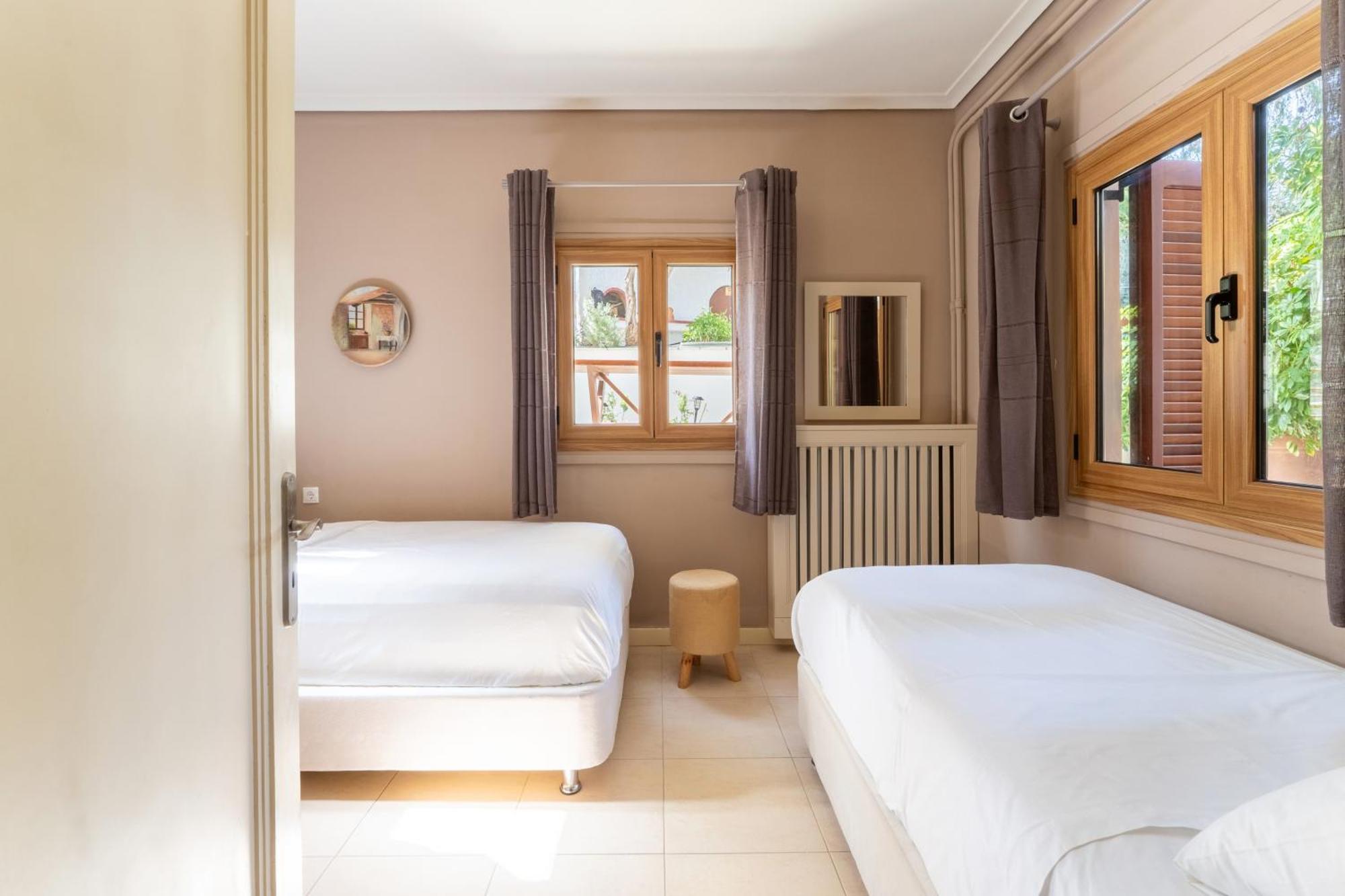 The House Of Gratitude - Poolside Retreat Holiday home Loutra Oraias Elenis