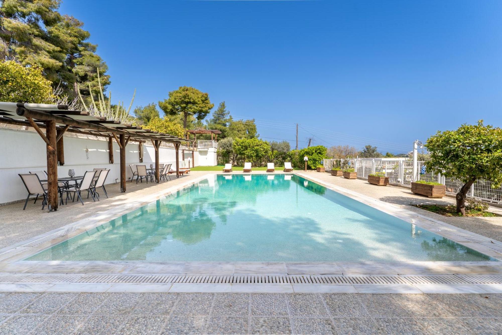 The House Of Gratitude - Poolside Retreat Loutra Oraias Elenis
