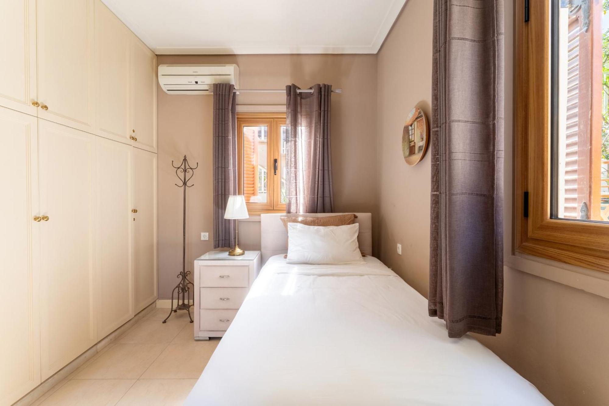 The House Of Gratitude - Poolside Retreat Holiday home *