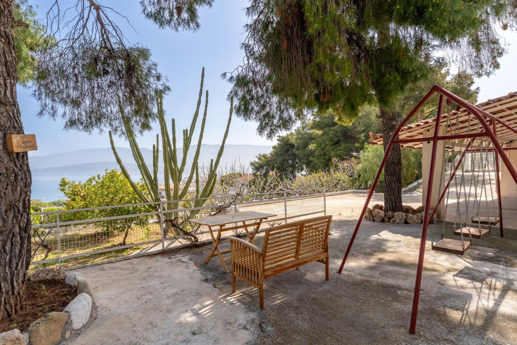 The House Of Gratitude - Poolside Retreat Loutra Oraias Elenis